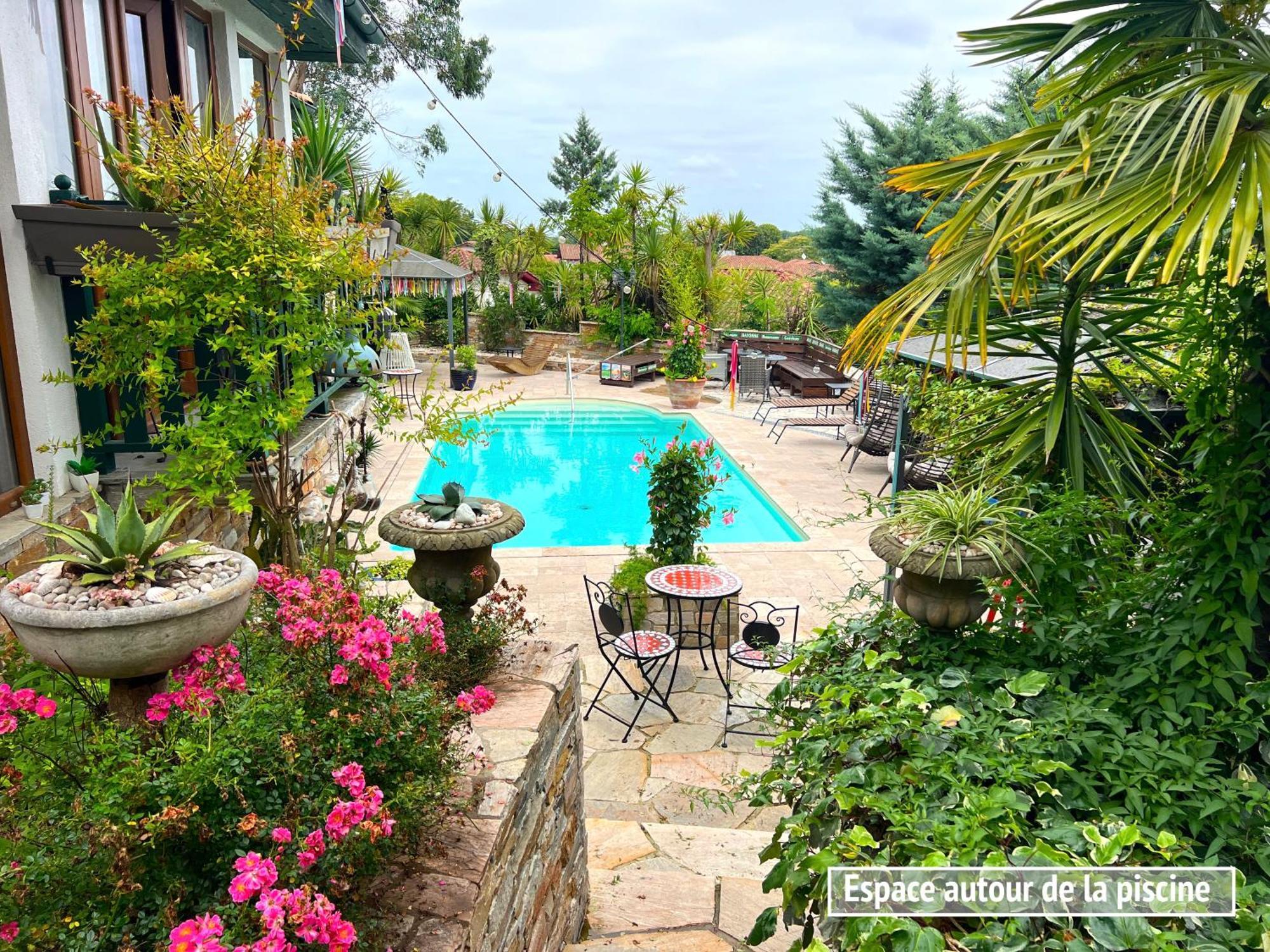 Villa Merkel - 27 Pers - 11 Chambr - 10 Wc - Piscine Anglet Bagian luar foto